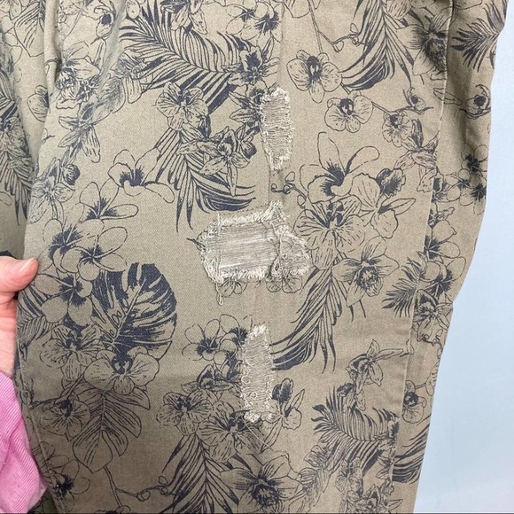 DENIM 24/7 Khaki Tropical Floral Printed Distressed Stretch Jeans Plus Size 30W - Picture 8 of 12